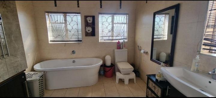 6 Bedroom Property for Sale in Lenasia Ext 9 Gauteng