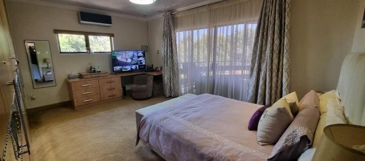 6 Bedroom Property for Sale in Lenasia Ext 9 Gauteng