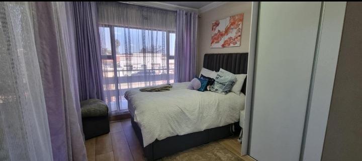 6 Bedroom Property for Sale in Lenasia Ext 9 Gauteng