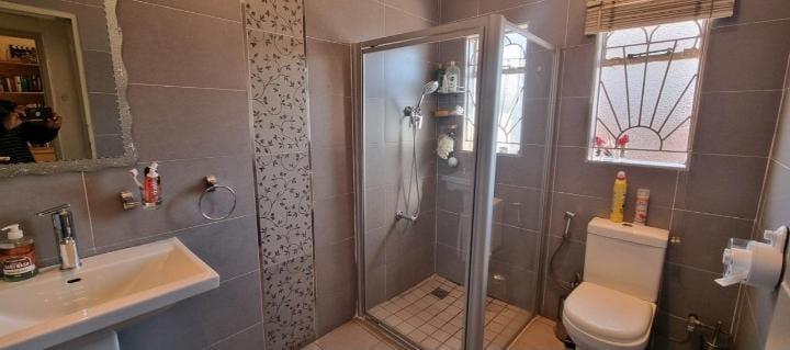6 Bedroom Property for Sale in Lenasia Ext 9 Gauteng