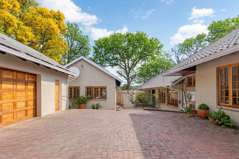 5 Bedroom Property for Sale in Bryanston Gauteng