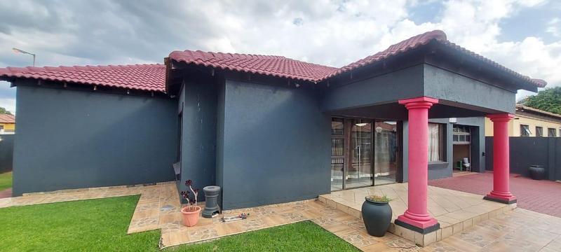 3 Bedroom Property for Sale in The Orchards Gauteng