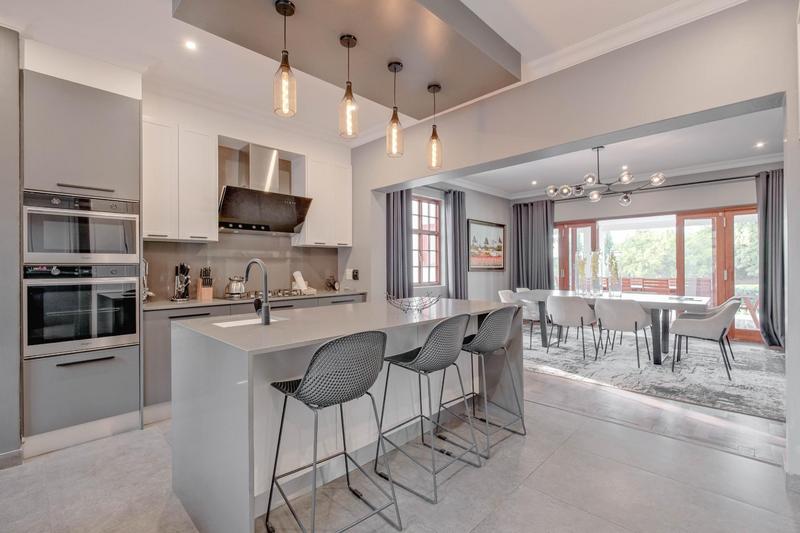 7 Bedroom Property for Sale in Moreleta Park Gauteng