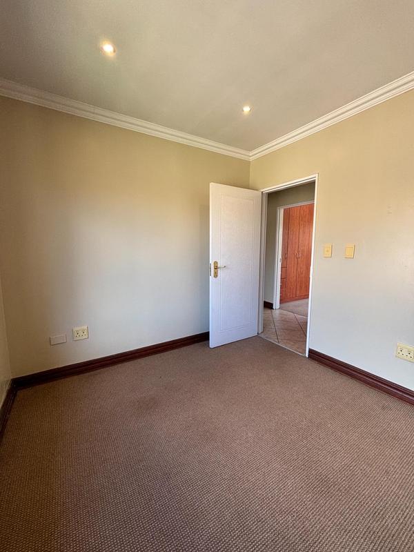 To Let 3 Bedroom Property for Rent in Kenleaf Gauteng