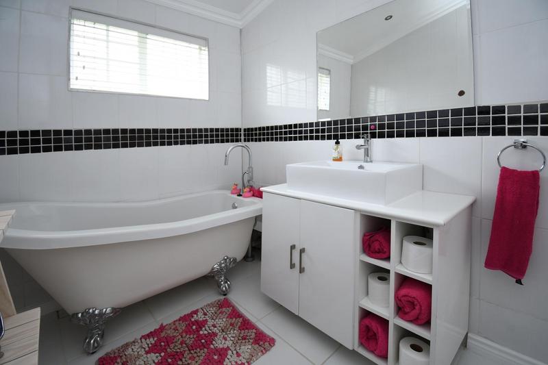 To Let 5 Bedroom Property for Rent in Parkmore Gauteng