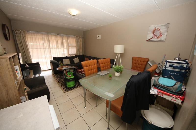 2 Bedroom Property for Sale in Buccleuch Gauteng