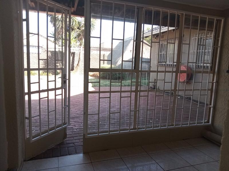 3 Bedroom Property for Sale in Helikonpark Gauteng