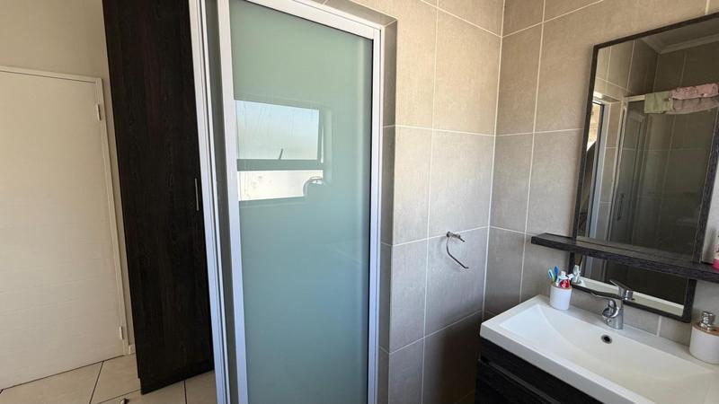 To Let 1 Bedroom Property for Rent in Petervale Gauteng