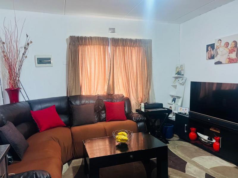 2 Bedroom Property for Sale in Fleurhof Gauteng