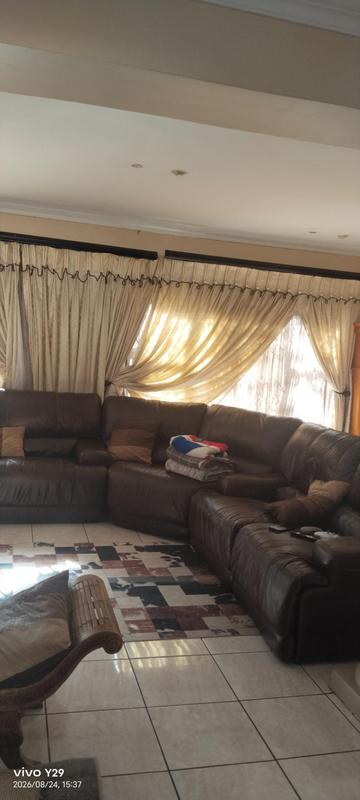 To Let 4 Bedroom Property for Rent in Glen Marais Gauteng