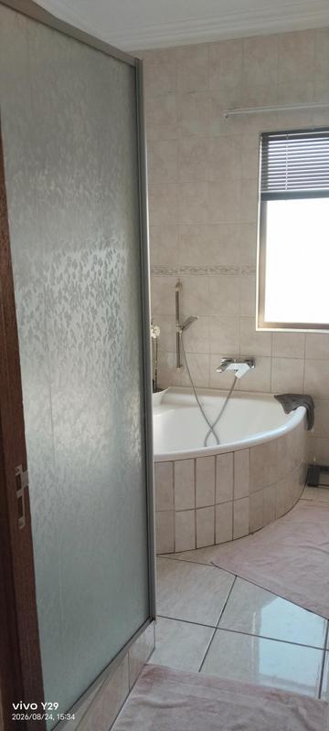 To Let 4 Bedroom Property for Rent in Glen Marais Gauteng