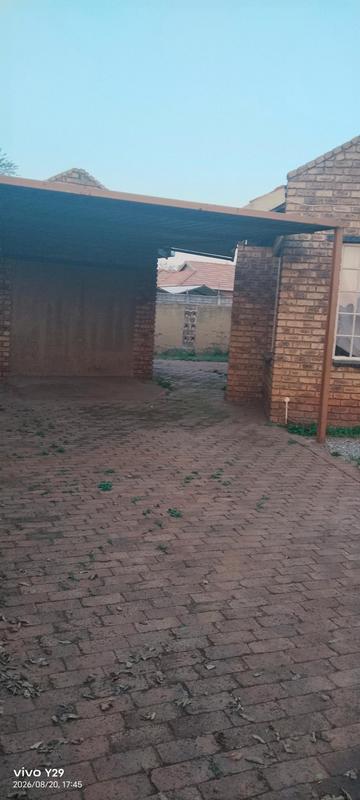 To Let 3 Bedroom Property for Rent in Clayville Gauteng