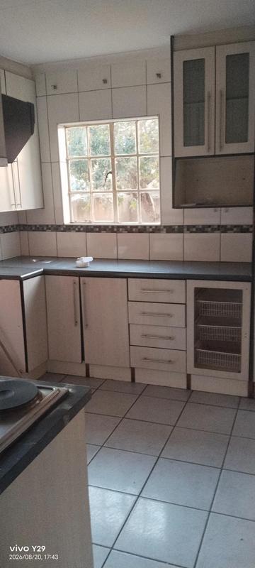 To Let 3 Bedroom Property for Rent in Clayville Gauteng