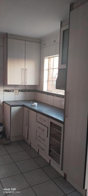 To Let 3 Bedroom Property for Rent in Clayville Gauteng
