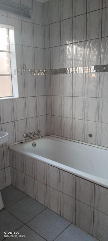To Let 3 Bedroom Property for Rent in Clayville Gauteng