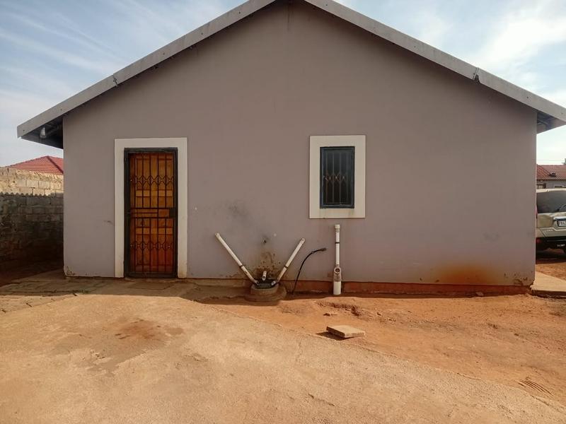 To Let 2 Bedroom Property for Rent in Lufhereng Gauteng