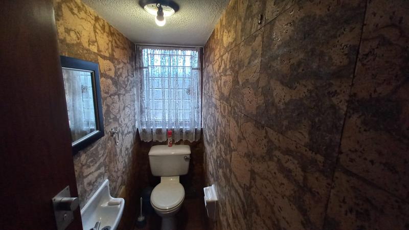 5 Bedroom Property for Sale in Pretoria Gardens Gauteng