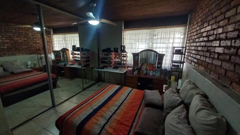 5 Bedroom Property for Sale in Pretoria Gardens Gauteng