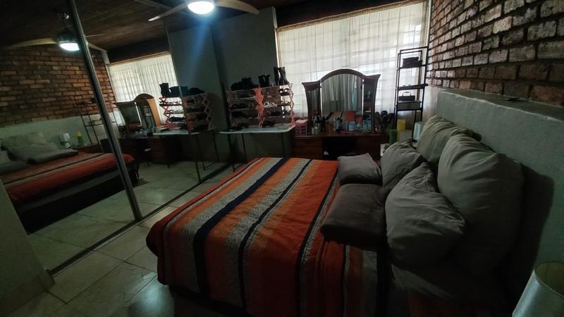 5 Bedroom Property for Sale in Pretoria Gardens Gauteng