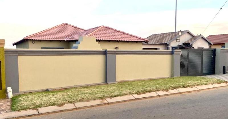 3 Bedroom Property for Sale in Toekomsrus Gauteng