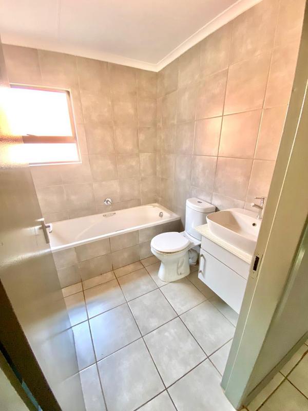 2 Bedroom Property for Sale in Witpoortjie Gauteng
