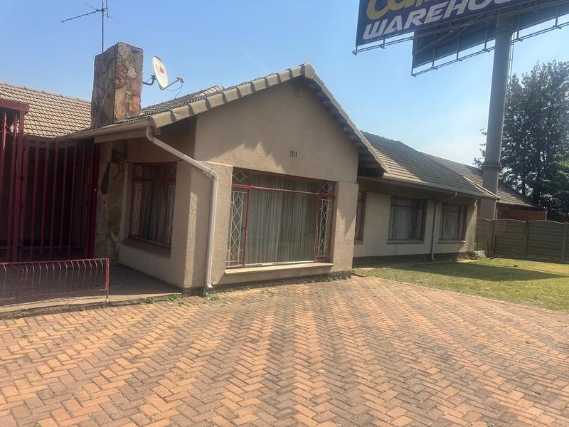 5 Bedroom Property for Sale in Rhodesfield Gauteng