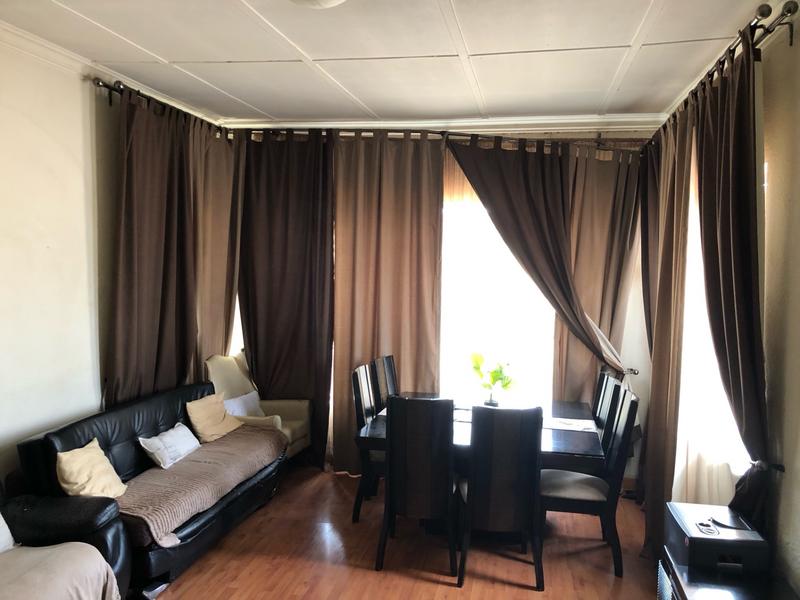 5 Bedroom Property for Sale in Rhodesfield Gauteng