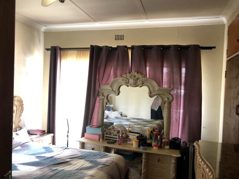5 Bedroom Property for Sale in Rhodesfield Gauteng