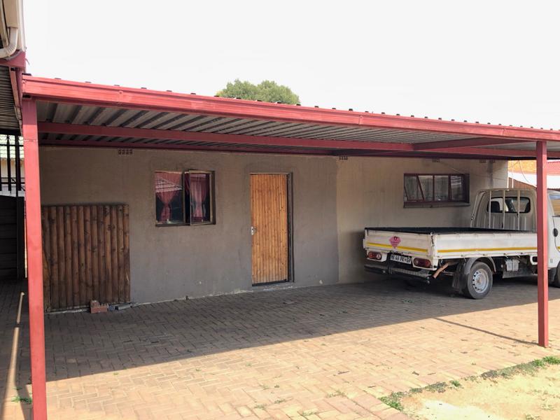 5 Bedroom Property for Sale in Rhodesfield Gauteng