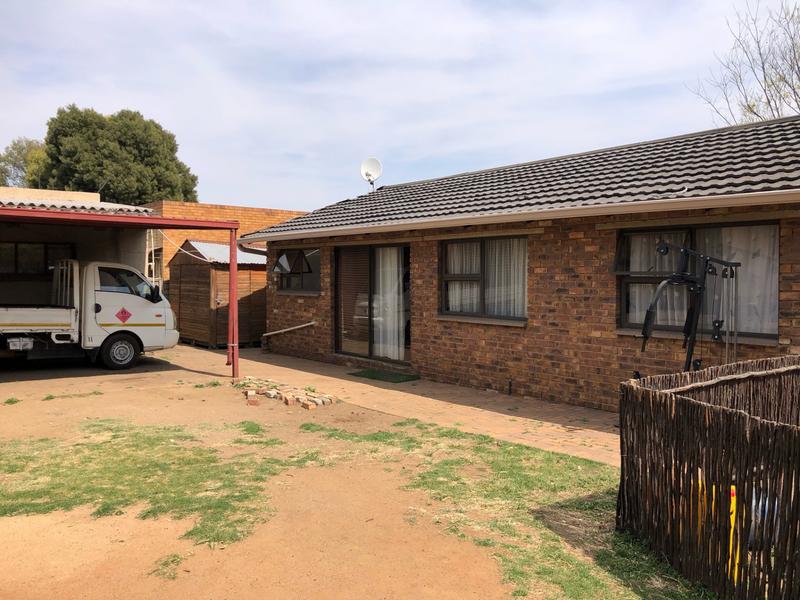 5 Bedroom Property for Sale in Rhodesfield Gauteng