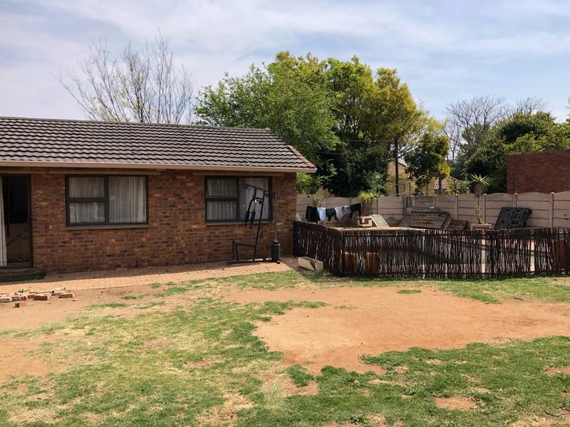 5 Bedroom Property for Sale in Rhodesfield Gauteng