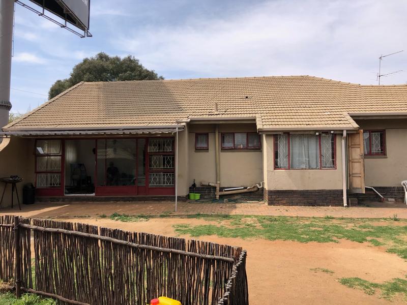 5 Bedroom Property for Sale in Rhodesfield Gauteng