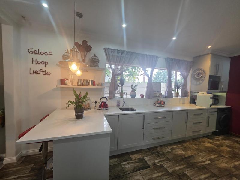 5 Bedroom Property for Sale in Terenure Gauteng
