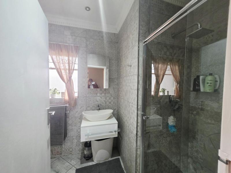 5 Bedroom Property for Sale in Terenure Gauteng