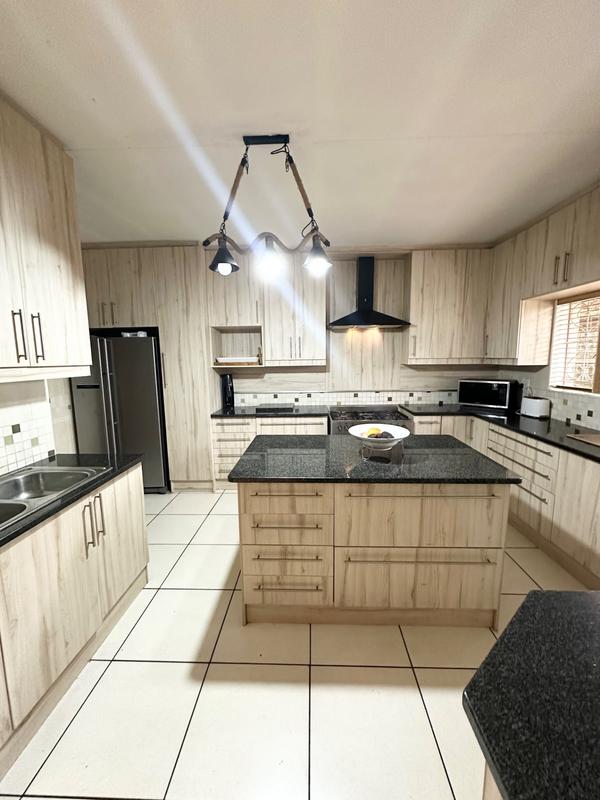 5 Bedroom Property for Sale in Selcourt Gauteng