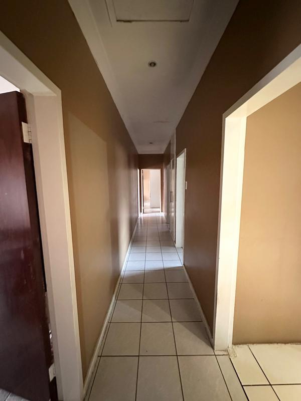 5 Bedroom Property for Sale in Selcourt Gauteng