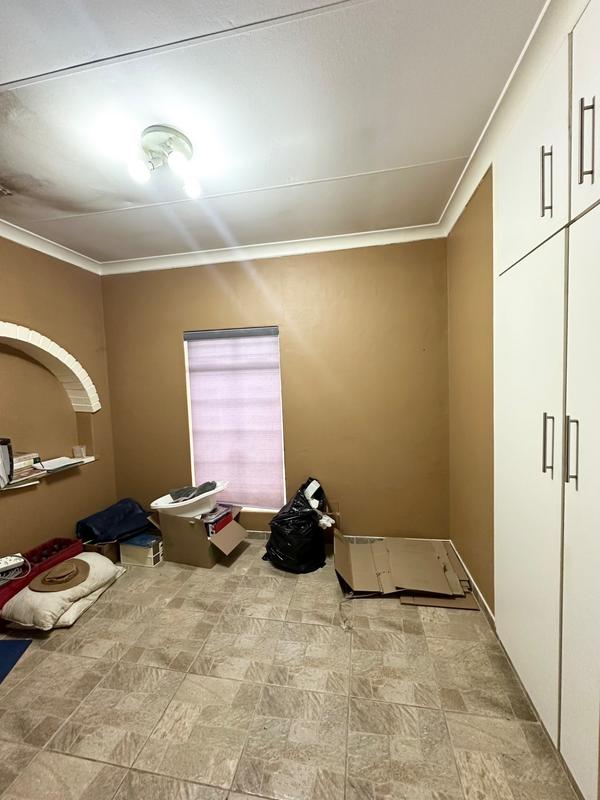 5 Bedroom Property for Sale in Selcourt Gauteng