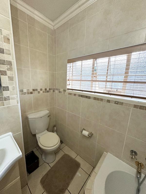 5 Bedroom Property for Sale in Selcourt Gauteng