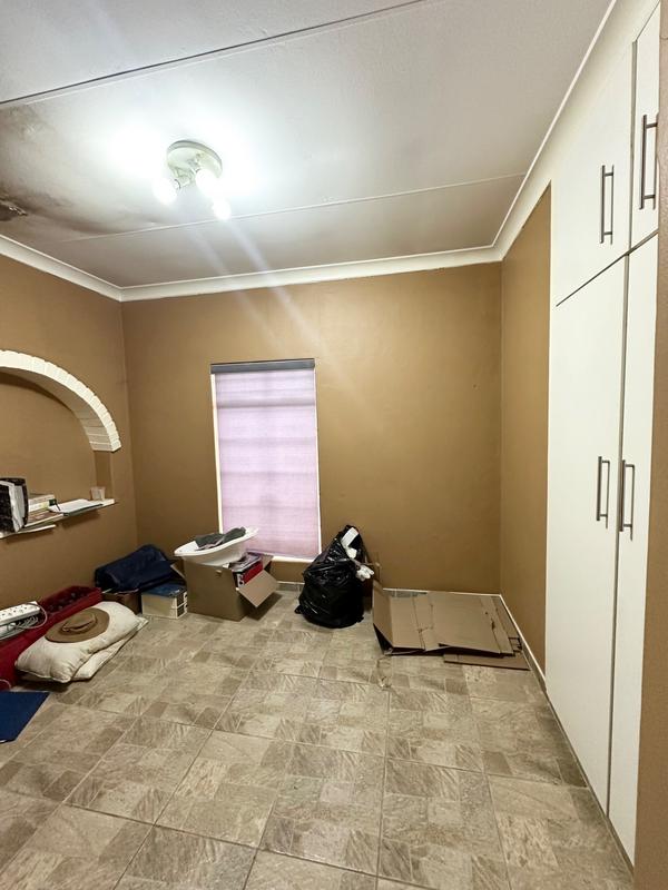 5 Bedroom Property for Sale in Selcourt Gauteng