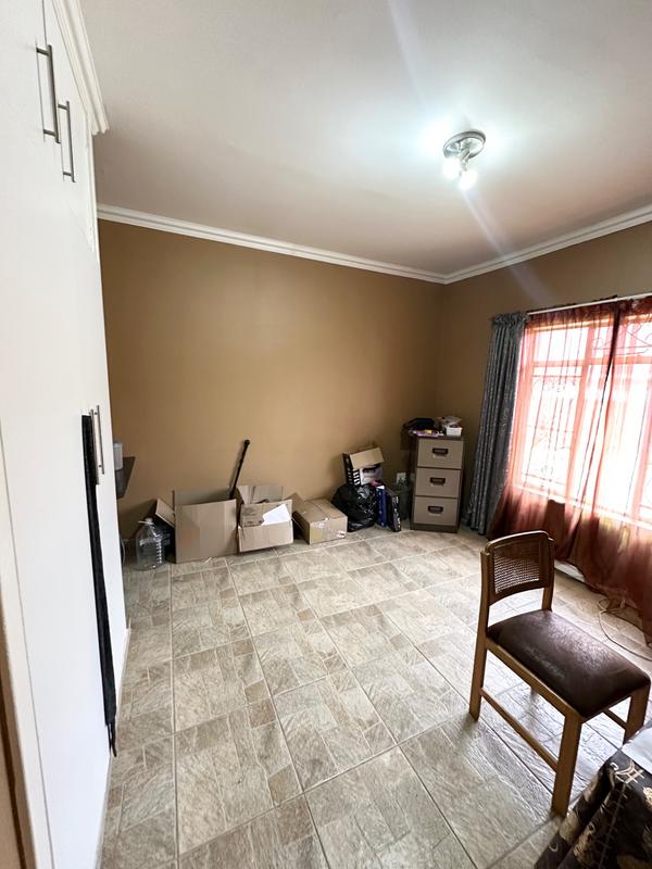 5 Bedroom Property for Sale in Selcourt Gauteng