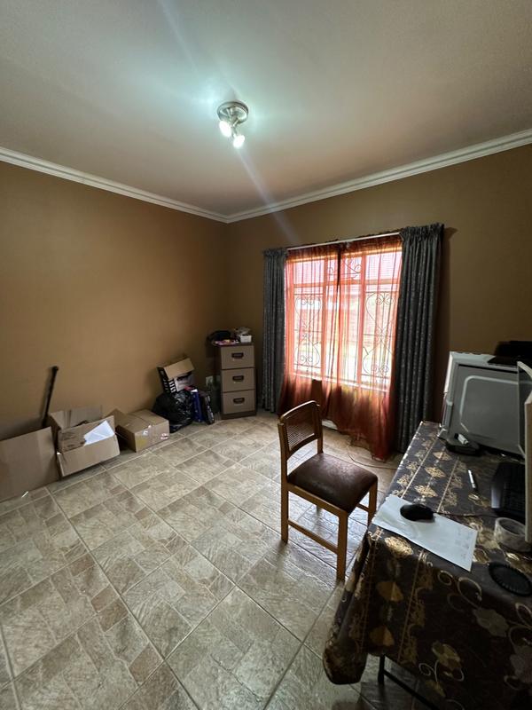 5 Bedroom Property for Sale in Selcourt Gauteng