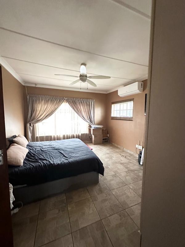 5 Bedroom Property for Sale in Selcourt Gauteng