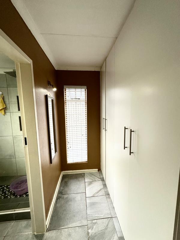 5 Bedroom Property for Sale in Selcourt Gauteng
