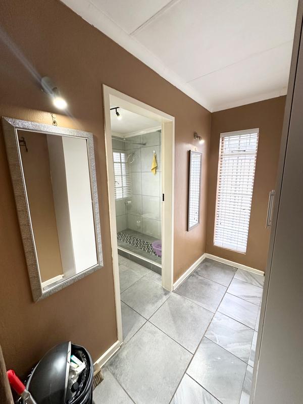 5 Bedroom Property for Sale in Selcourt Gauteng