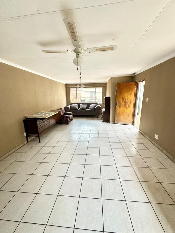5 Bedroom Property for Sale in Selcourt Gauteng