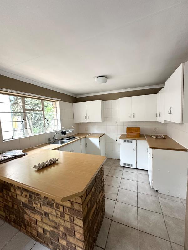 5 Bedroom Property for Sale in Selcourt Gauteng