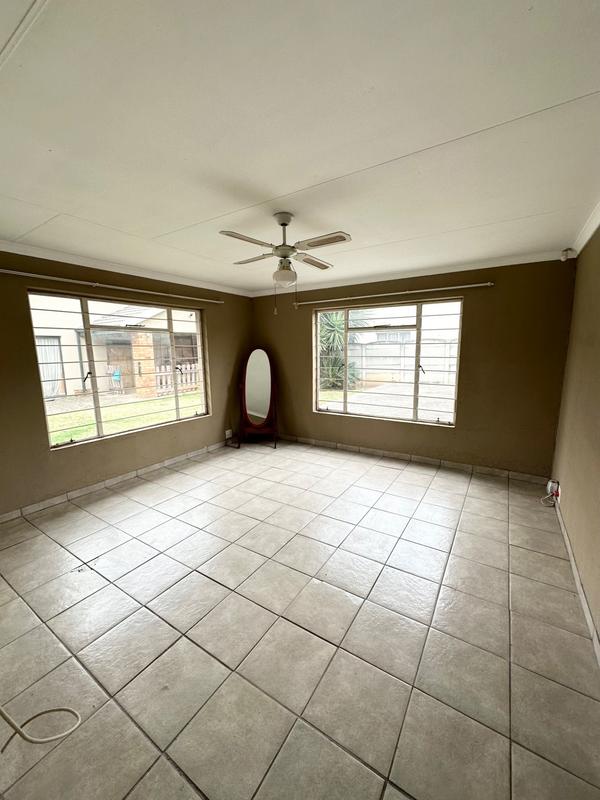 5 Bedroom Property for Sale in Selcourt Gauteng