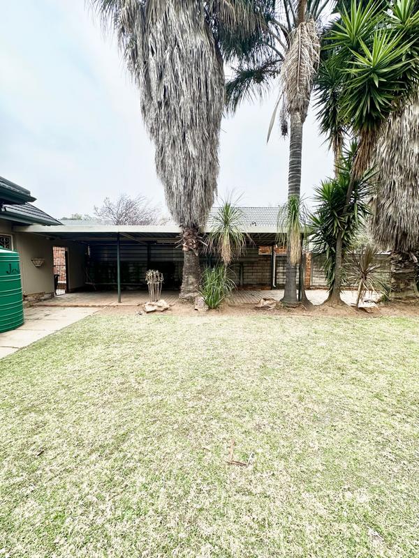 5 Bedroom Property for Sale in Selcourt Gauteng