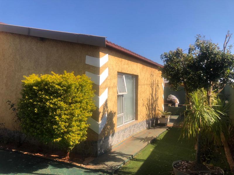 1 Bedroom Property for Sale in Bram Fischerville Gauteng