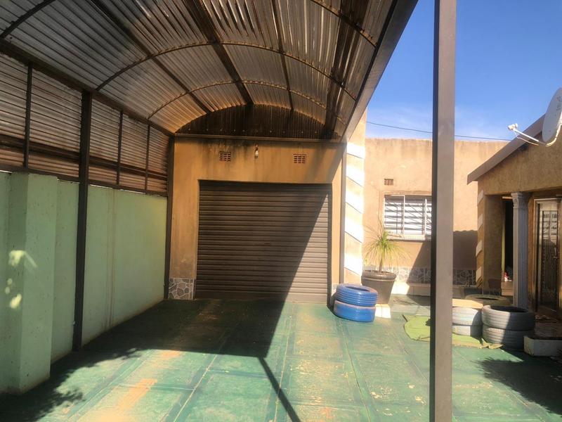 1 Bedroom Property for Sale in Bram Fischerville Gauteng